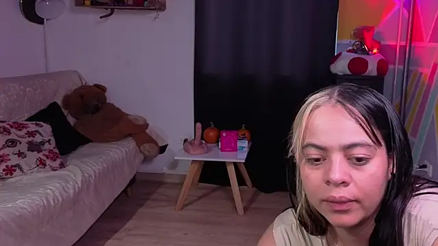 Cuttiealice online show from 9, 11, 2025