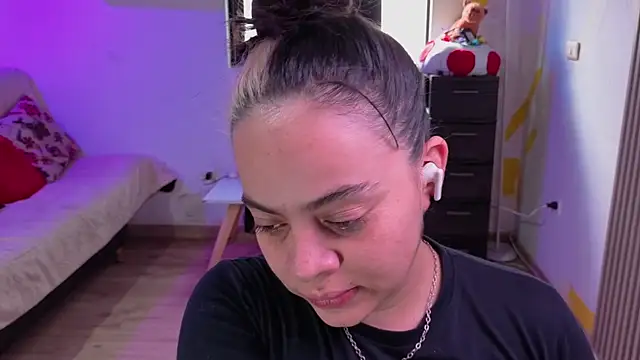 Cuttiealice online show from 12, 11, 2025