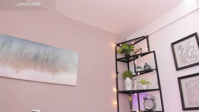 Briana Wells  online show from 25, 4, 2026