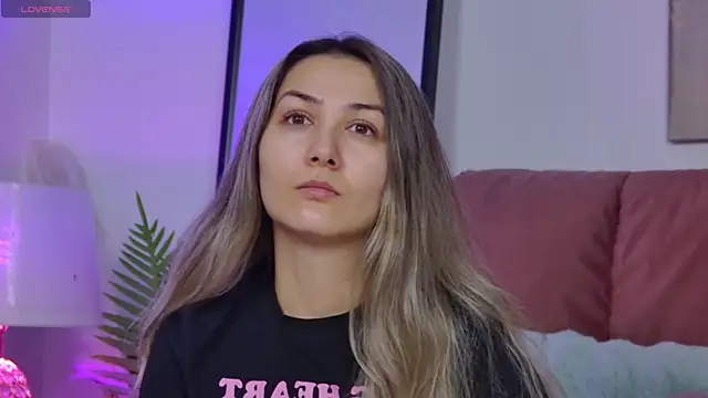 Snapshot of NicolLopeze chatting on 14, 11, 2025 NicolLopeze online show from 14, 11, 2025