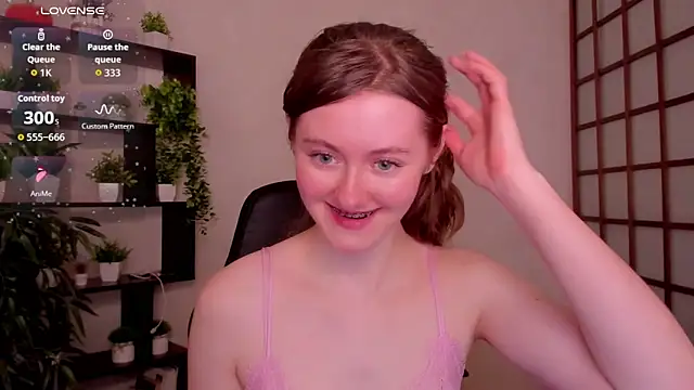 Snapshot of KateCuddle chatting on 9, 4, 2026 KateCuddle online show from 9, 4, 2026