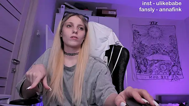 Snapshot of Anna_Fink chatting on 4, 11, 2025 Anna Fink online show from 4, 11, 2025