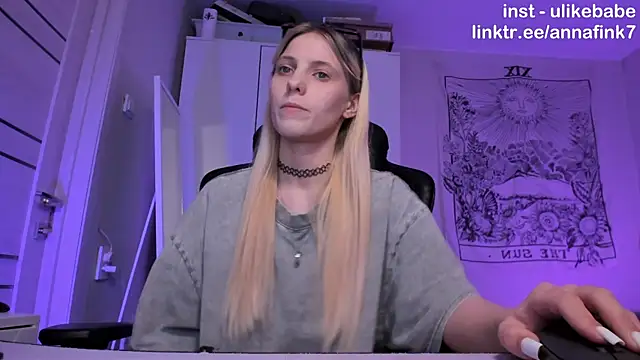 Snapshot of Anna_Fink chatting on 6, 11, 2025 Anna Fink online show from 6, 11, 2025