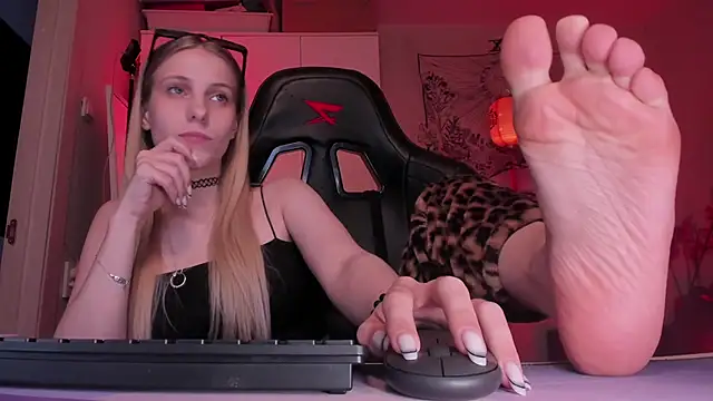 Anna Fink online show from 22, 4, 2026