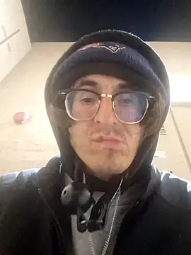 Snapshot of shaved chatting on 25, 11, 2025 shaved online show from 25, 11, 2025