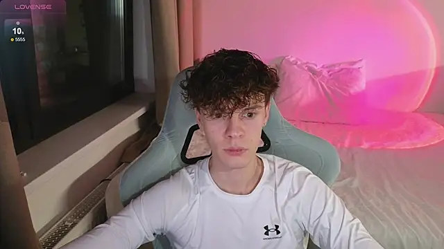 Snapshot of cute_thomas chatting on 6, 5, 2026 cute thomas online show from 6, 5, 2026