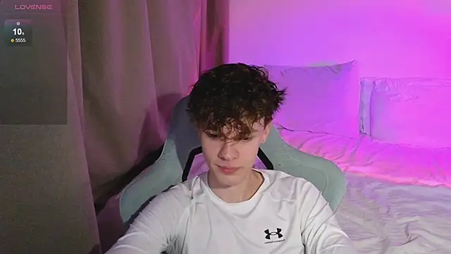 Snapshot of cute_thomas chatting on 9, 5, 2026 cute thomas online show from 9, 5, 2026
