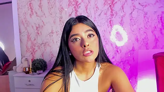 SophiieWilson  online show from 8, 11, 2025