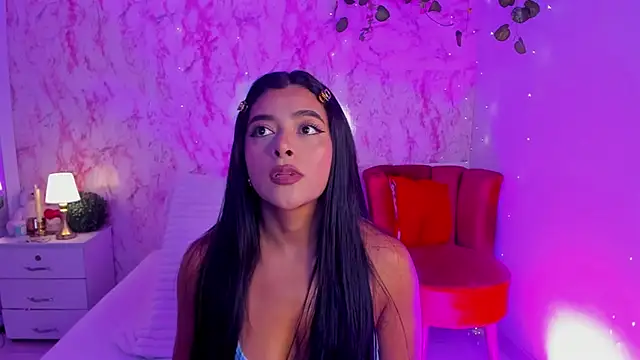 SophiieWilson  online show from 6, 5, 2026