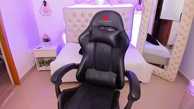 xiomara  cortes online show from 18, 3, 2025