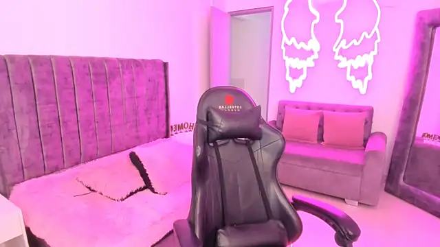 xiomara  cortes online show from 6, 10, 2025