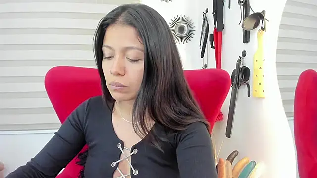 julieta evans  online show from 6, 10, 2025