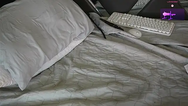 Snapshot of charlotte_01 chatting on 13, 3, 2025 charlotte 01 online show from 13, 3, 2025