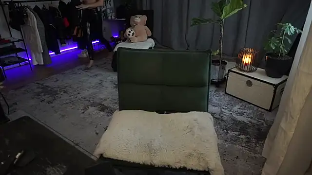 LaraPunkt online show from 21, 2, 2025