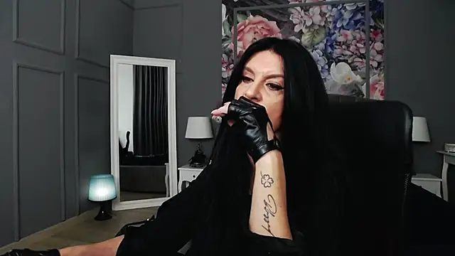 DomMelissaW online show from 5, 1, 2025