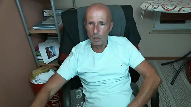 Snapshot of olibrius71 chatting on 11, 10, 2025 olibrius71 online show from 11, 10, 2025