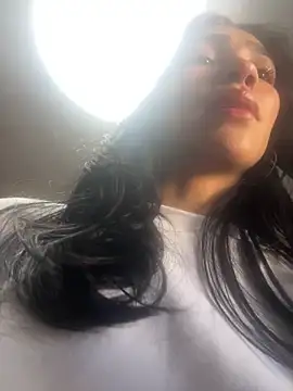 Snapshot of LauraAristizabal chatting on 4, 6, 2026 LauraAristizabal online show from 4, 6, 2026