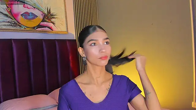 Snapshot of LauraAristizabal chatting on 7, 6, 2026 LauraAristizabal online show from 7, 6, 2026