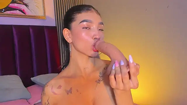 Snapshot of LauraAristizabal chatting on 5, 7, 2026 LauraAristizabal online show from 5, 7, 2026