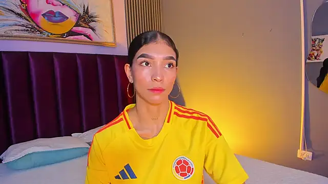 Snapshot of LauraAristizabal chatting on 7, 7, 2026 LauraAristizabal online show from 7, 7, 2026