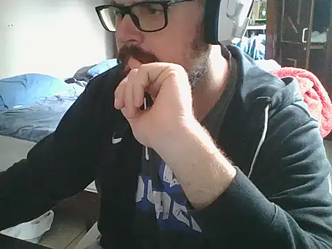 Snapshot of SuyNey chatting on 7, 10, 2025 SuyNey online show from 7, 10, 2025