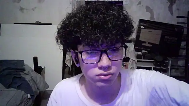 Snapshot of Emv2 chatting on 11, 3, 2026 Emv2 online show from 11, 3, 2026