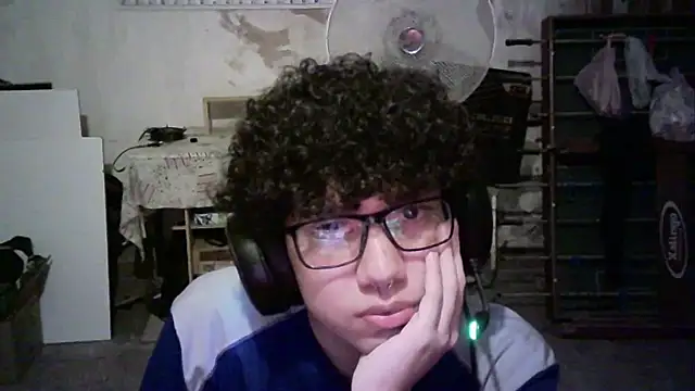 Snapshot of Emv2 chatting on 17, 3, 2026 Emv2 online show from 17, 3, 2026