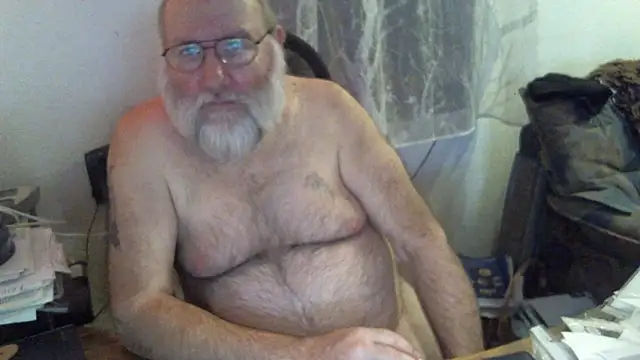 Snapshot of SexySantaC chatting on 17, 12, 2024 SexySantaC online show from 17, 12, 2024