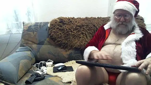 Snapshot of SexySantaC chatting on 28, 12, 2024 SexySantaC online show from 28, 12, 2024