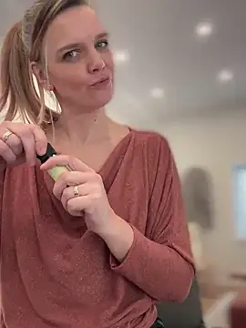 Snapshot of Suesse_Schnitte chatting on 31, 1, 2025 Suesse Schnitte online show from 31, 1, 2025