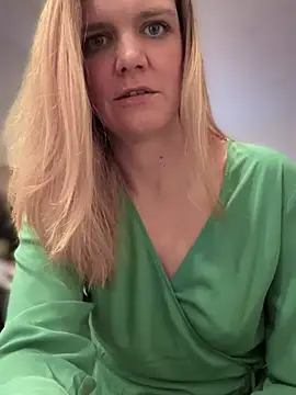 Snapshot of Suesse_Schnitte chatting on 6, 2, 2025 Suesse Schnitte online show from 6, 2, 2025