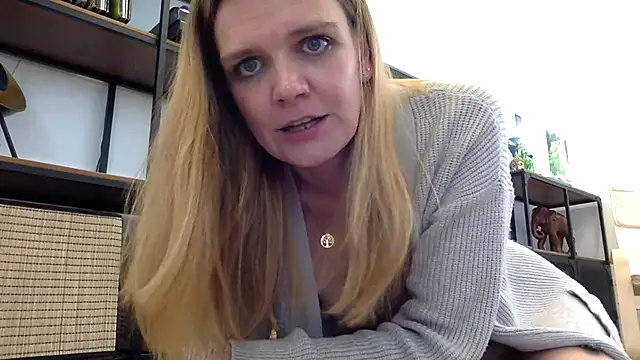 Snapshot of Suesse_Schnitte chatting on 20, 3, 2025 Suesse Schnitte online show from 20, 3, 2025