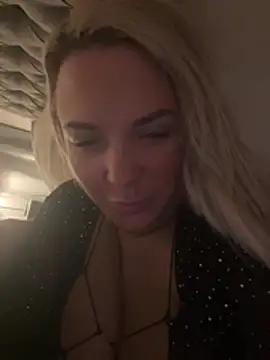 Bustyblondebabe32 online show from 16, 1, 2026