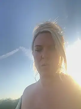 Snapshot of Bustyblondebabe32 chatting on 9, 7, 2026 Bustyblondebabe32 online show from 9, 7, 2026