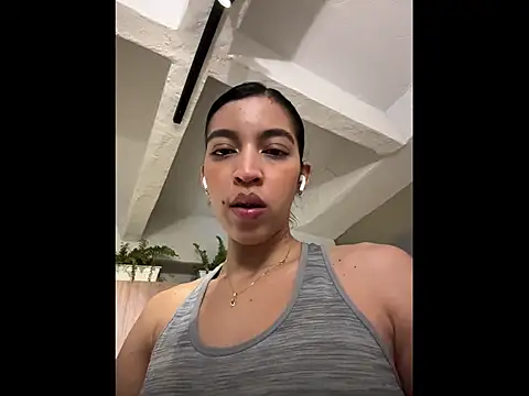 Snapshot of Nikol-JE chatting on 27, 11, 2025 Nikol-JE online show from 27, 11, 2025