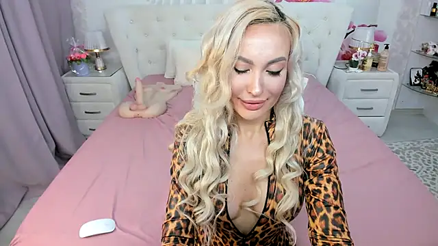 HottieSweetBritney online show from 17, 4, 2026