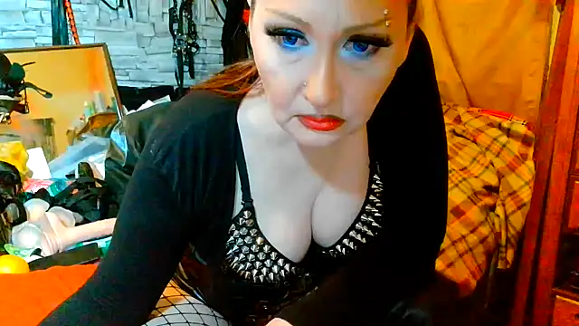 Snapshot of dominatrixredsonyja chatting on 15, 5, 2026 dominatrixredsonyja online show from 15, 5, 2026