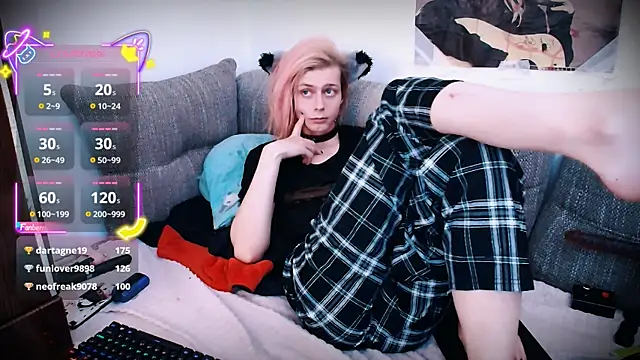 Littlepinkcat online show from 28, 10, 2025