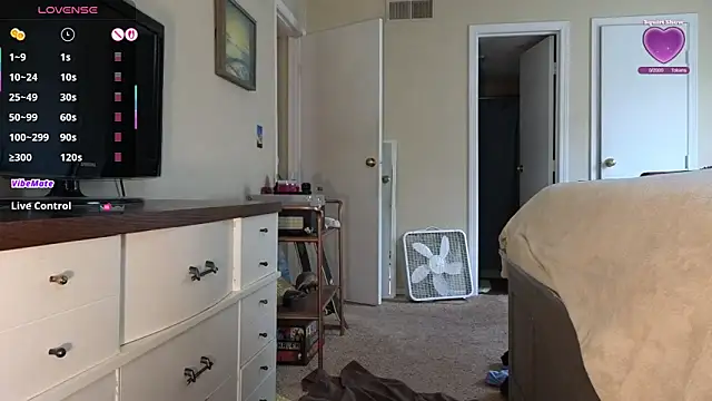 LoveSaraChristine online show from 9, 9, 2025