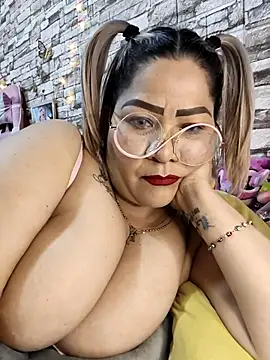 Snapshot of Dalessa_Bigtits chatting on 16, 4, 2026 Dalessa Bigtits online show from 16, 4, 2026