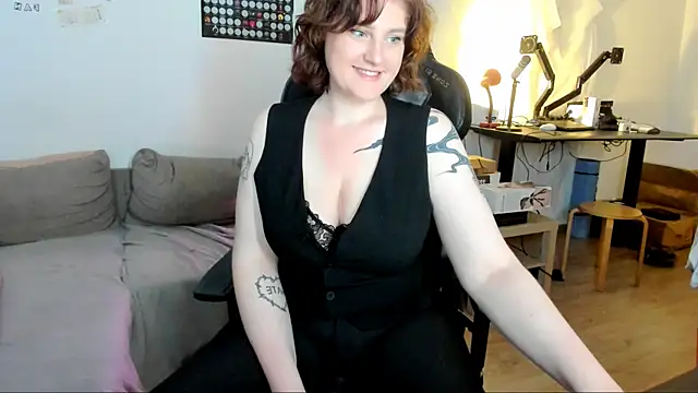Snapshot of KiraKoval chatting on 12, 6, 2026 KiraKoval online show from 12, 6, 2026