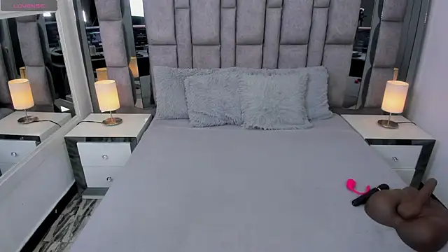 EMMAHILL1 online show from 5, 10, 2025