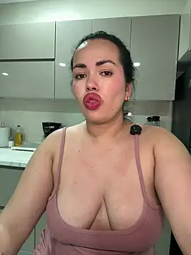 Snapshot of andra_rose chatting on 6, 5, 2026 andra rose online show from 6, 5, 2026