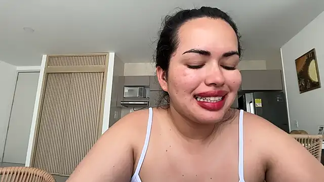 Snapshot of andra_rose chatting on 6, 5, 2026 andra rose online show from 6, 5, 2026