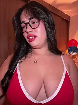 Snapshot of andra_rose chatting on 4, 7, 2026 andra rose online show from 4, 7, 2026