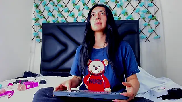 Snapshot of EmmaWilliamss chatting on 7, 5, 2026 EmmaWilliamss online show from 7, 5, 2026