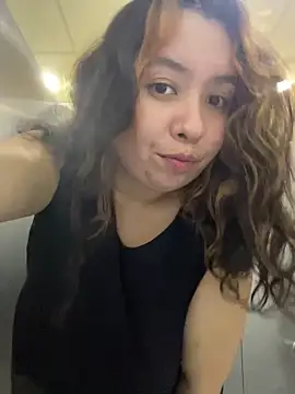Snapshot of KimyTekashi_ chatting on 5, 4, 2026 KimyTekashi online show from 5, 4, 2026