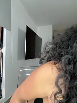 Mariecurl online show from 15, 4, 2026