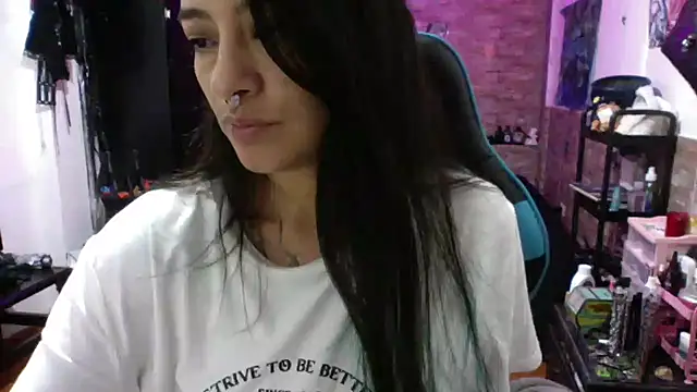 Snapshot of AngelaQueen_ chatting on 3, 11, 2025 AngelaQueen online show from 3, 11, 2025