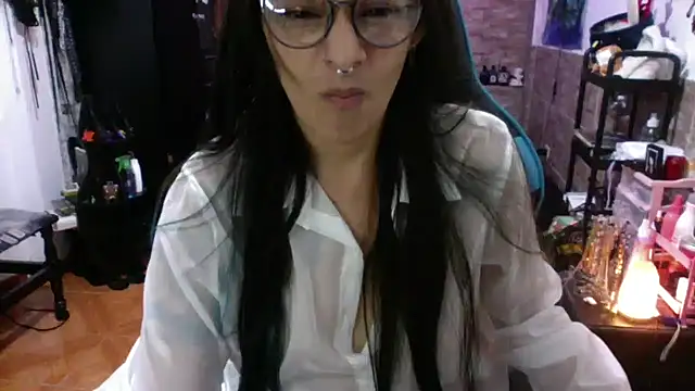Snapshot of AngelaQueen_ chatting on 30, 11, 2025 AngelaQueen online show from 30, 11, 2025